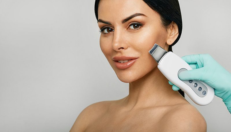 Чистка лица в сочетании с пилингом: глубокое и эффективное очищение вашей  кожи | МКЦ Excellence